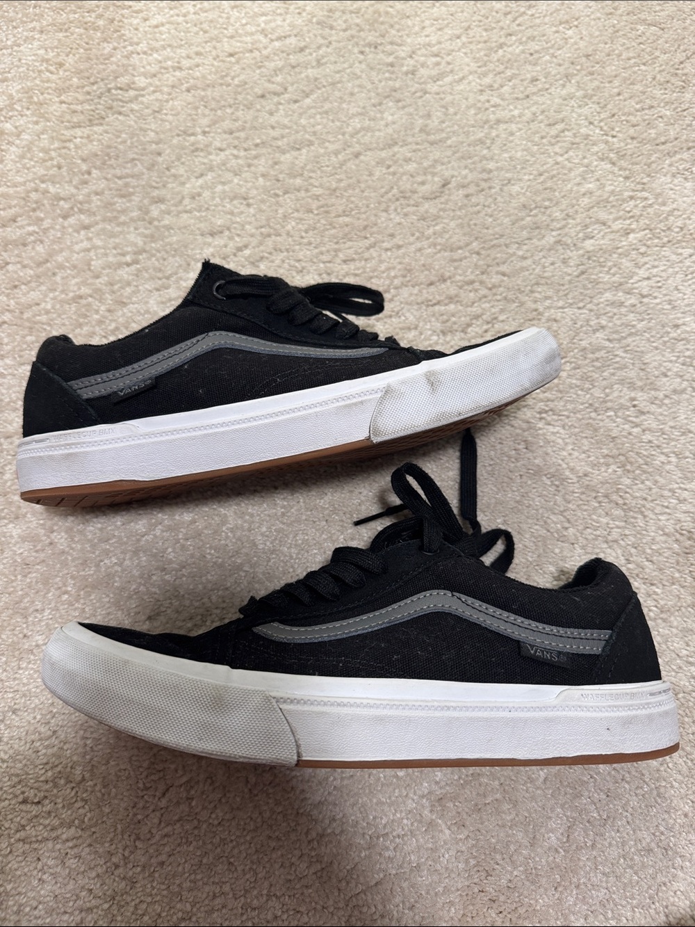 Vans Men’s Black Canvas Low-Top Sneakers with Gray Sidestripe. Size 8.5. Used